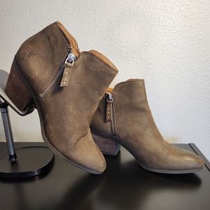 Frye JudithZip Women's Bootie Size 7.5M Like New